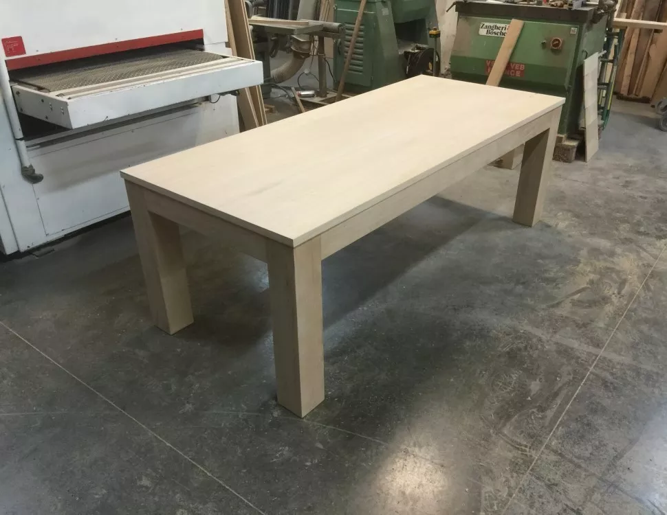 Table moderne